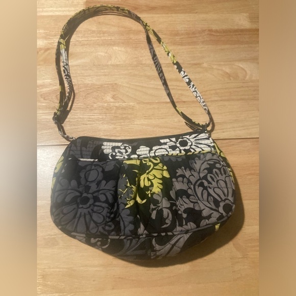 Vera Bradley purse. Super adorable & in excellent condition. See pictures - Picture 1 of 5